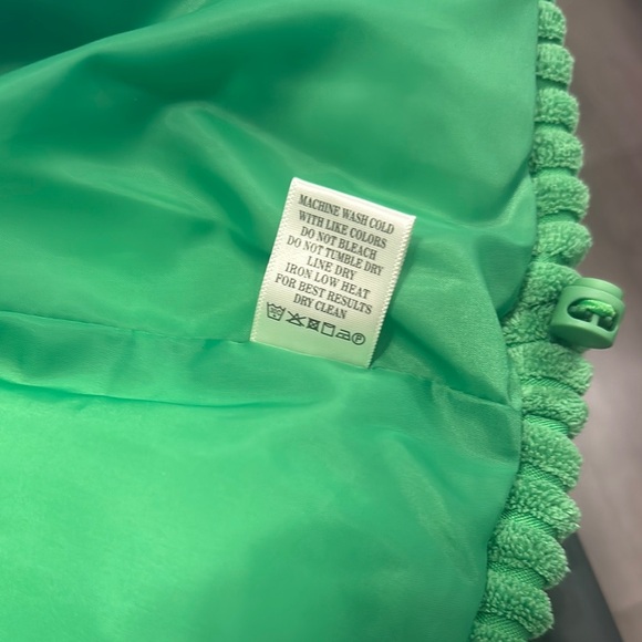 New In Womens Green Puffer - Picture 6 of 6